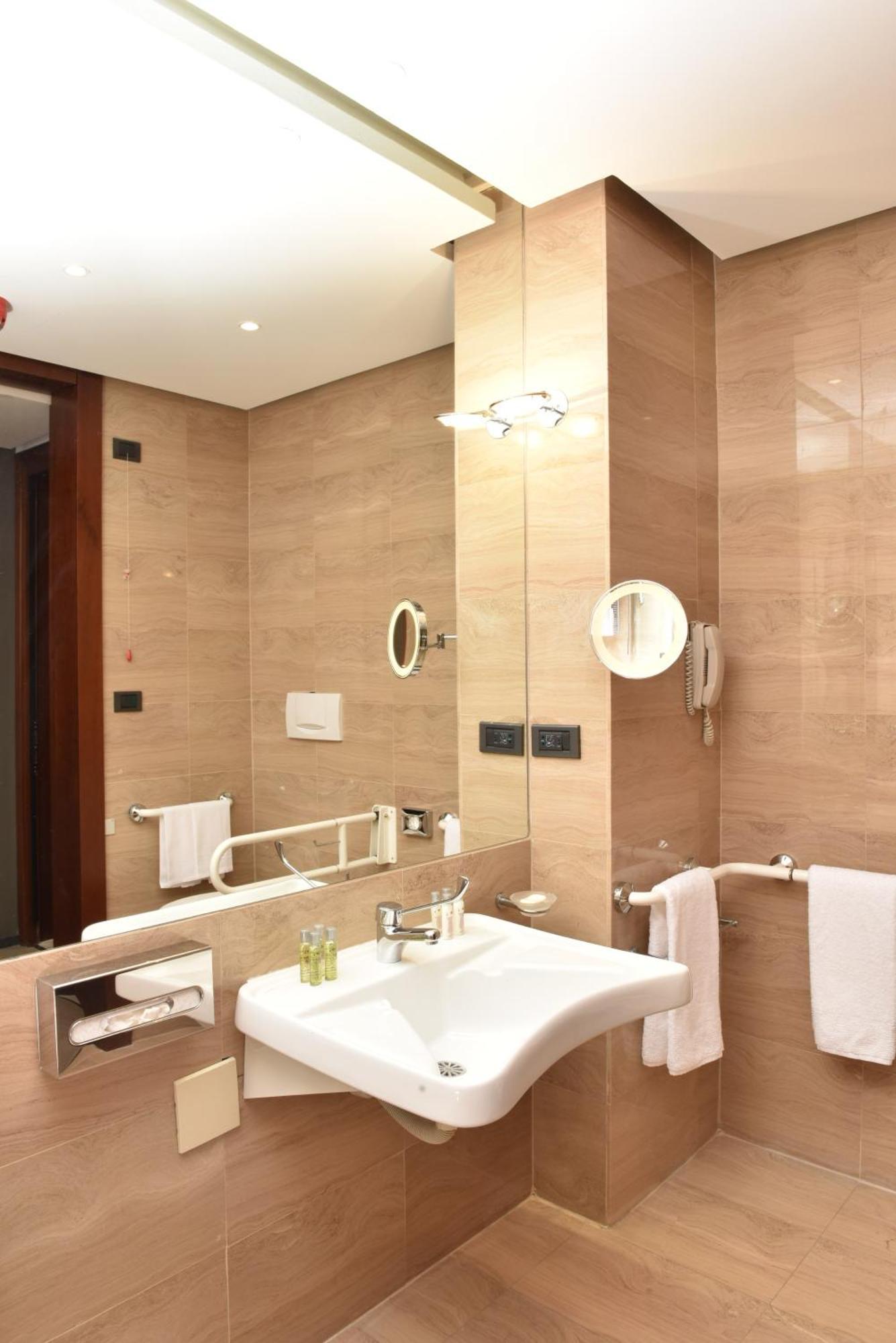 Doubletree By Hilton Lingotto Hotel 4*